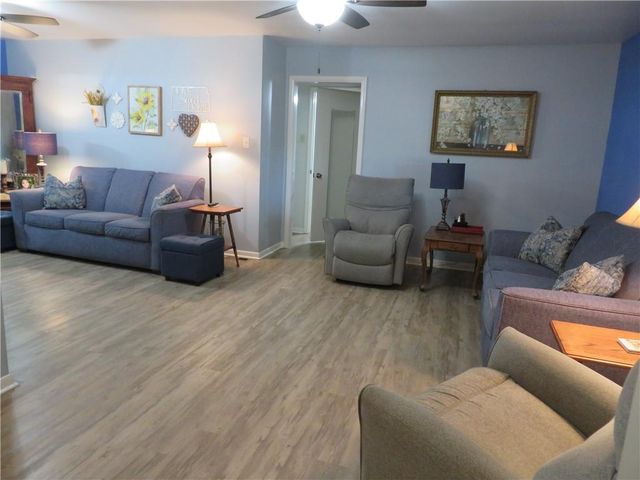 2207 NW Polk Street, Topeka, KS 66608