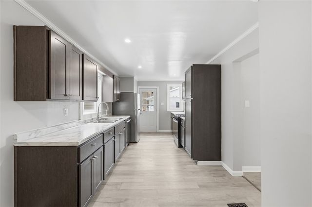 815 Maplewood Ave, Ambridge, PA 15003