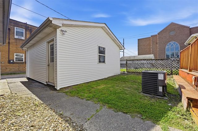 815 Maplewood Ave, Ambridge, PA 15003