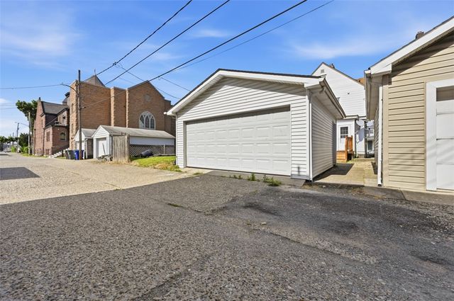 815 Maplewood Ave, Ambridge, PA 15003
