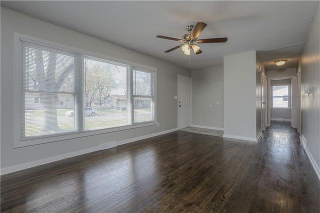 1 Walnut Street, Lee's Summit, MO 64063