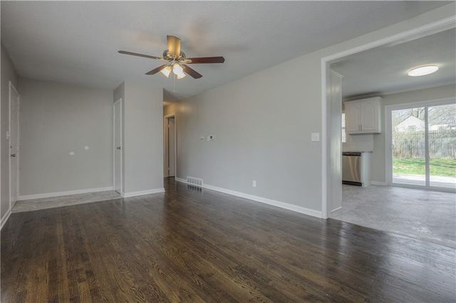 1 Walnut Street, Lee's Summit, MO 64063