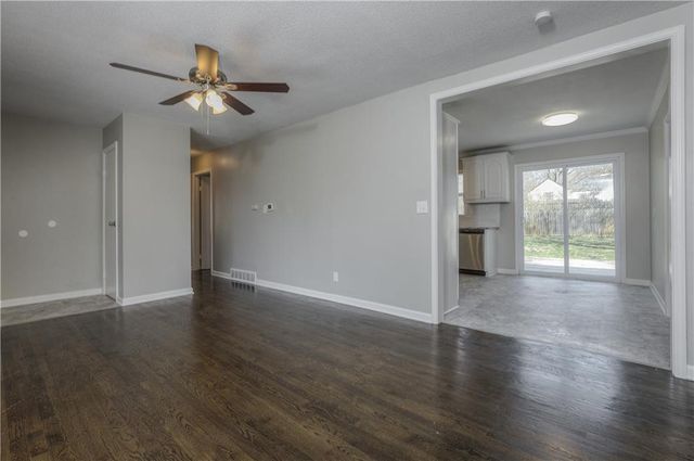 1 Walnut Street, Lee's Summit, MO 64063