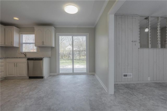 1 Walnut Street, Lee's Summit, MO 64063