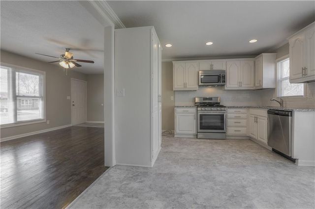 1 Walnut Street, Lee's Summit, MO 64063