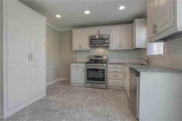 1 Walnut Street, Lee's Summit, MO 64063