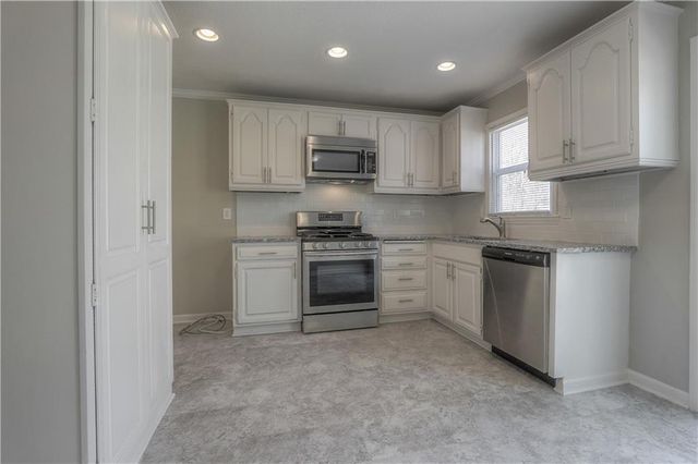 1 Walnut Street, Lee's Summit, MO 64063