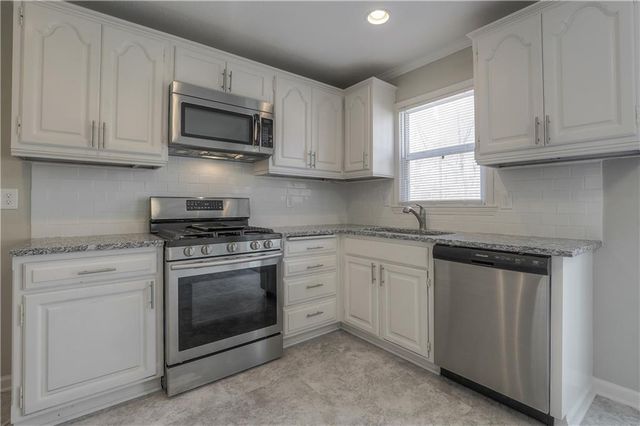 1 Walnut Street, Lee's Summit, MO 64063