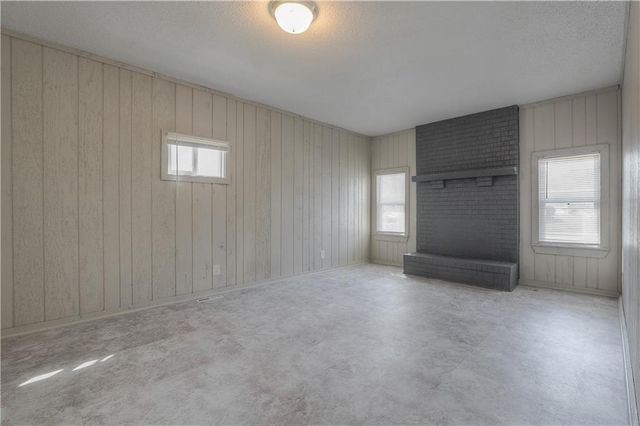 1 Walnut Street, Lee's Summit, MO 64063