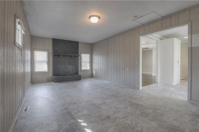 1 Walnut Street, Lee's Summit, MO 64063