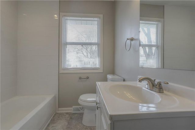 1 Walnut Street, Lee's Summit, MO 64063