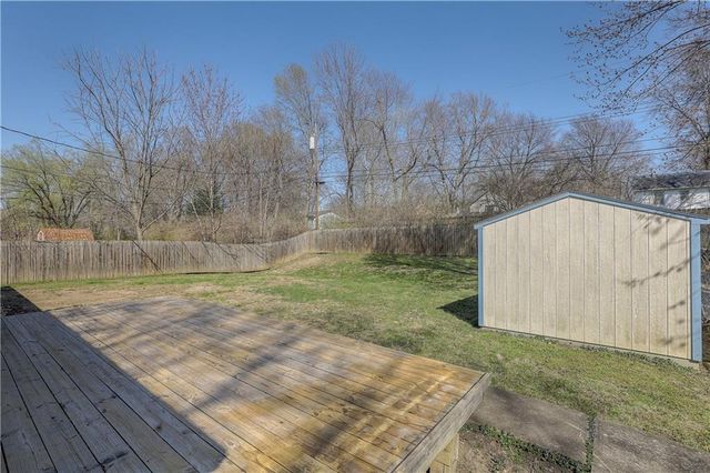 1 Walnut Street, Lee's Summit, MO 64063