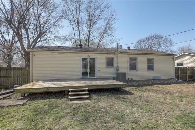 1 Walnut Street, Lee's Summit, MO 64063
