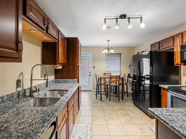 1105 Stone Creek Drive, Mansfield, TX 76063