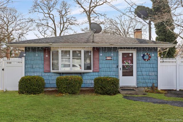 40 Fairview Drive, Shirley, NY 11967