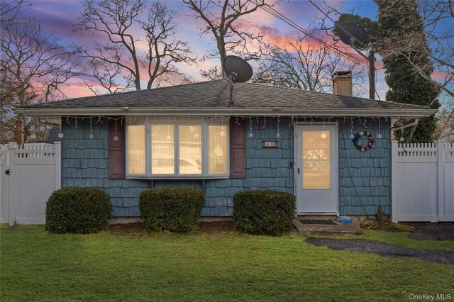 40 Fairview Drive, Shirley, NY 11967