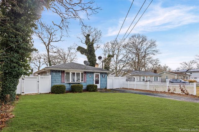 40 Fairview Drive, Shirley, NY 11967