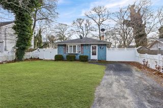 40 Fairview Drive, Shirley, NY 11967