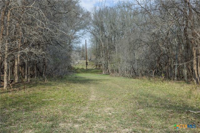 1144 Treetop Lane, Luling, TX 78648