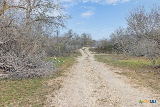1144 Treetop Lane, Luling, TX 78648