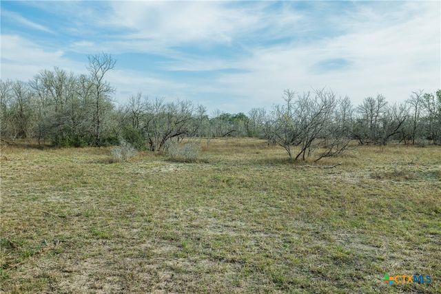 1144 Treetop Lane, Luling, TX 78648