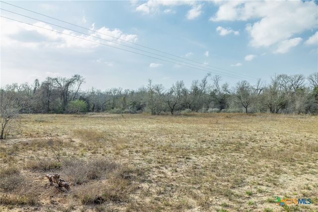 1144 Treetop Lane, Luling, TX 78648