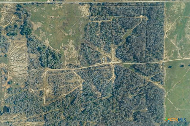 1144 Treetop Lane, Luling, TX 78648