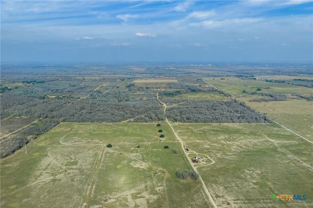 1144 Treetop Lane, Luling, TX 78648