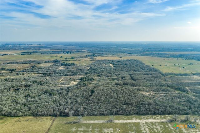 1144 Treetop Lane, Luling, TX 78648
