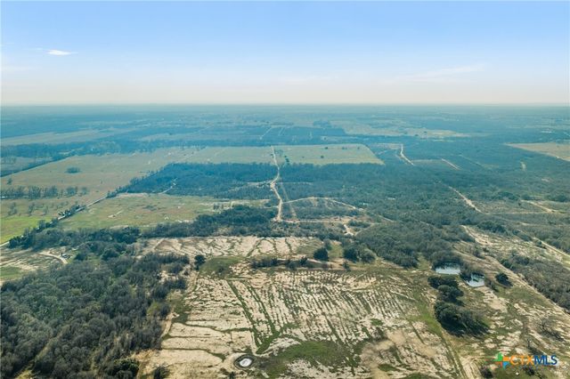 1144 Treetop Lane, Luling, TX 78648