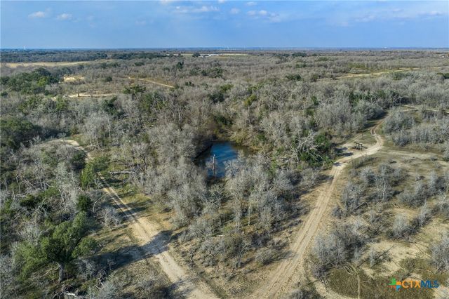 1144 Treetop Lane, Luling, TX 78648