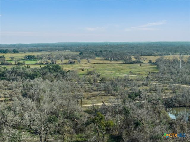1144 Treetop Lane, Luling, TX 78648