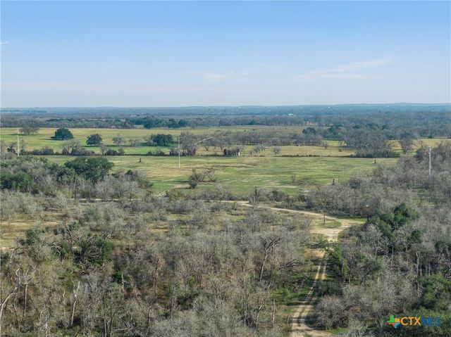 1144 Treetop Lane, Luling, TX 78648