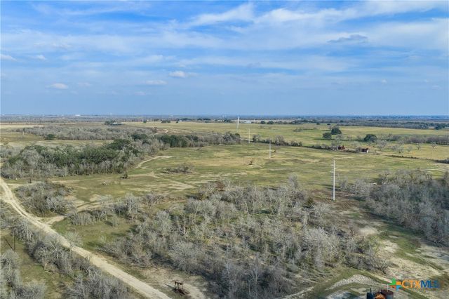 1144 Treetop Lane, Luling, TX 78648