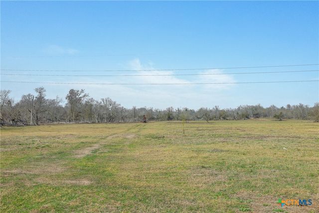 1144 Treetop Lane, Luling, TX 78648