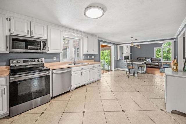 3 Brenner Drive, Newton, NH 03858