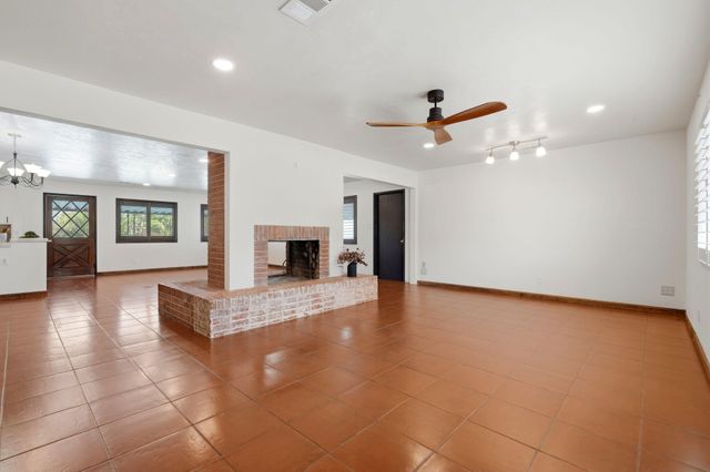 2832 W Sue Avenue, Visalia, CA 93277