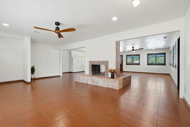 2832 W Sue Avenue, Visalia, CA 93277