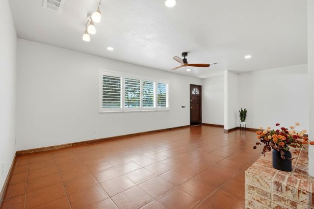 2832 W Sue Avenue, Visalia, CA 93277