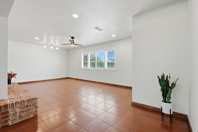 2832 W Sue Avenue, Visalia, CA 93277