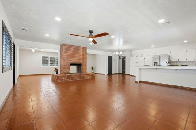 2832 W Sue Avenue, Visalia, CA 93277