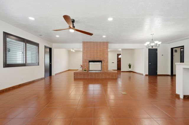 2832 W Sue Avenue, Visalia, CA 93277