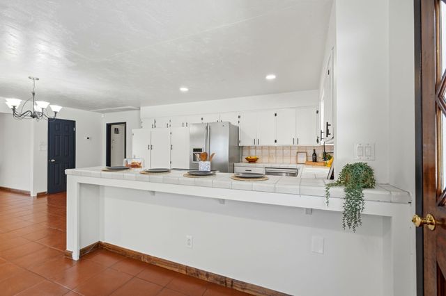 2832 W Sue Avenue, Visalia, CA 93277