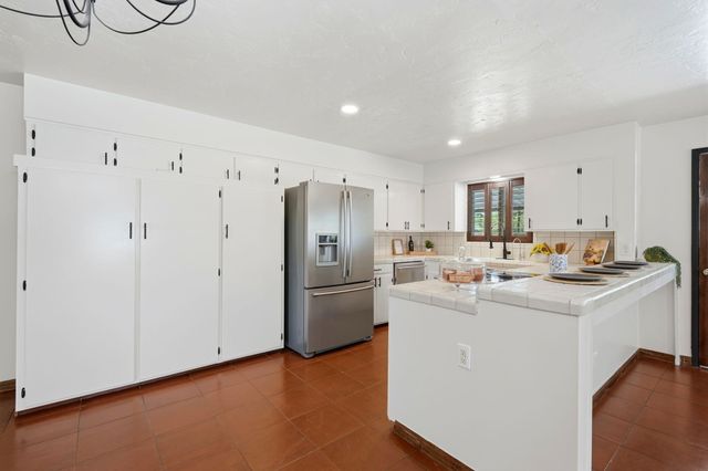 2832 W Sue Avenue, Visalia, CA 93277