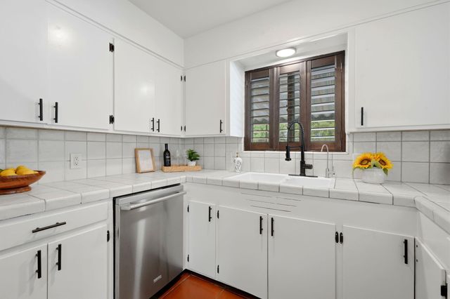 2832 W Sue Avenue, Visalia, CA 93277