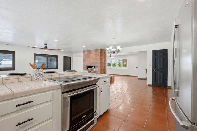 2832 W Sue Avenue, Visalia, CA 93277