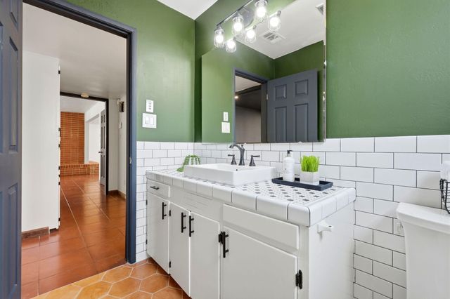 2832 W Sue Avenue, Visalia, CA 93277