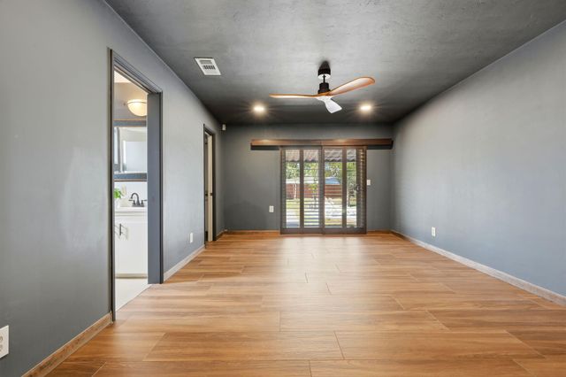 2832 W Sue Avenue, Visalia, CA 93277