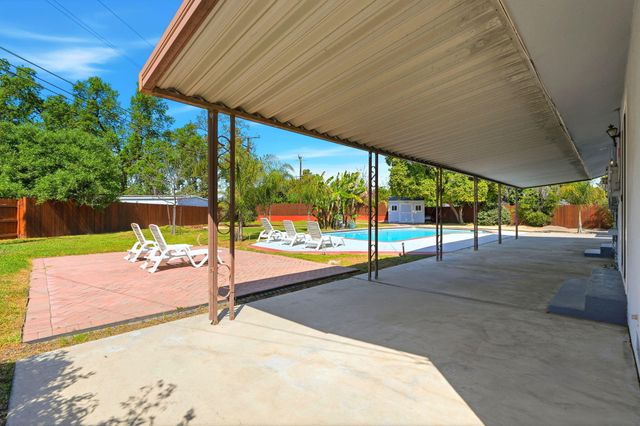 2832 W Sue Avenue, Visalia, CA 93277