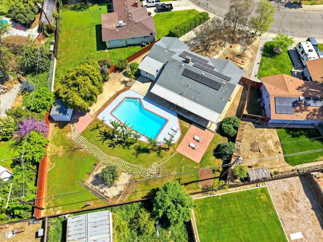 2832 W Sue Avenue, Visalia, CA 93277